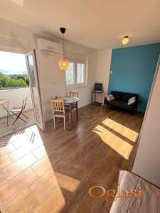 Prodaje se lepo opremljen studio apartman u Tivtu, Tripovići